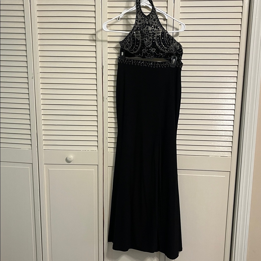 Elegant Black Halter Maxi Dress